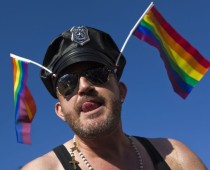 81% россиян с неприязнью относятся к гомосексуальным связям