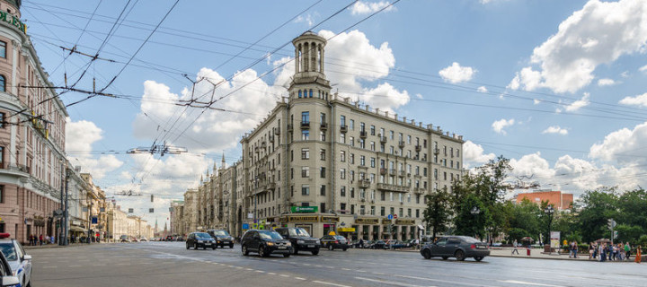 На Тверской улице в Москве исчезнут троллейбусы и появятся парковки