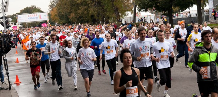 В первом забеге Московского марафона приняли участие тысячи человек