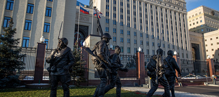Перед зданием Минобороны РФ открыли памятник “Они сражались за Родину”