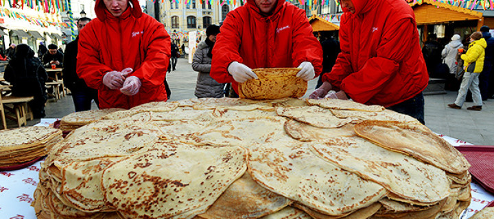 Гостей фестиваля «Московская Масленица» угостят блинами со всего мира