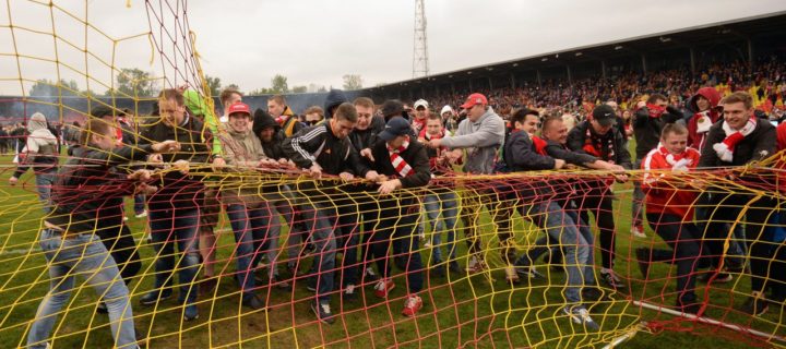 Болельщики московского «Спартака» устроили погром на стадионе в Туле