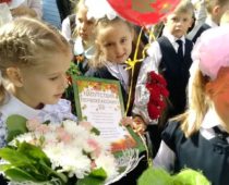 Более 102 тысяч первоклассников пойдут в московские школы