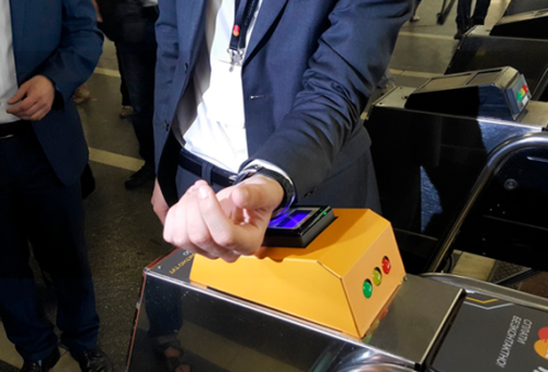В московском метро начнутся продажи колец и браслетов с функционалом карты “Тройка”