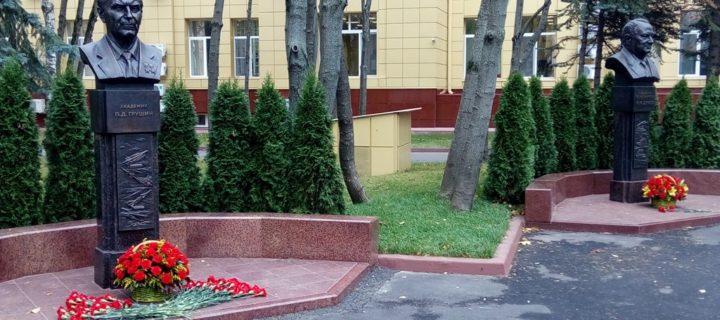 Аллею памяти генеральных конструкторов открыли в Концерне ВКО «Алмаз-Антей»