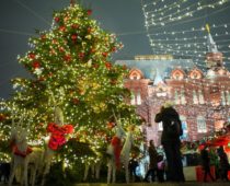 К Новому году в Москве установят 268 ёлок