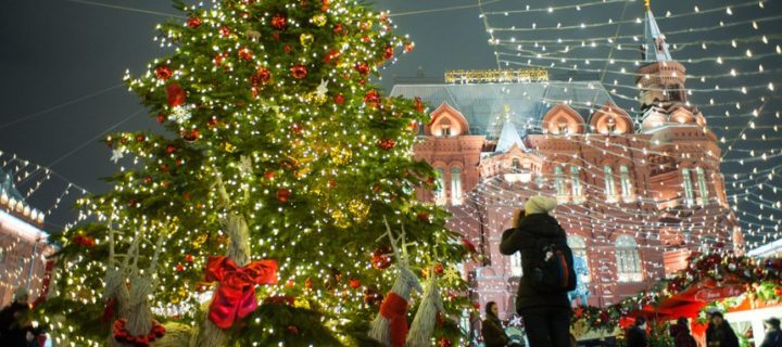 К Новому году в Москве установят 268 ёлок