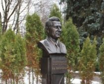 В НИИ приборостроения открыли памятник генеральному конструктору В.В. Тихомирову