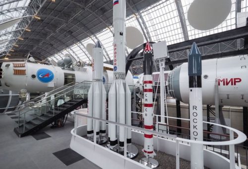 Путин посетит павильон “Космос” на ВДНХ в День космонавтики