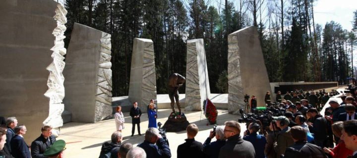Мемориал «Катынь» под Смоленском открыли после реконструкции