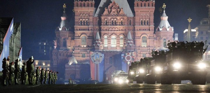 На Красной площади прошла первая ночная репетиция Парада Победы
