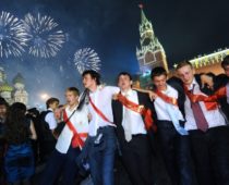 Более 50 тысяч москвичей отметят школьные выпускные