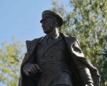 Шойгу открыл в Москве памятник основателю ВДВ генералу Маргелову