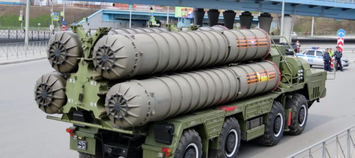 Военные приняли на вооружение новую дальнобойную зенитную ракету системы С-400 «Триумф»