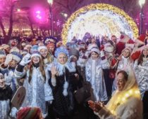Парад Снегурочек пройдет в четверг в центре Москвы