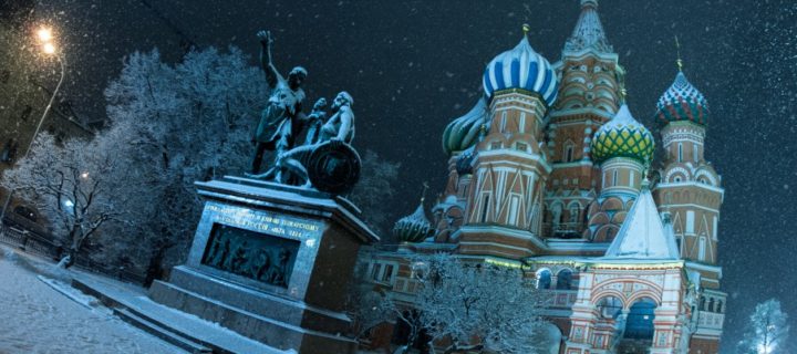 Слабый снег и легкий мороз ожидают москвичей в новогоднюю ночь