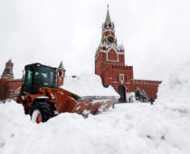 Высота сугробов в Москве достигла рекордные для зимы полметра
