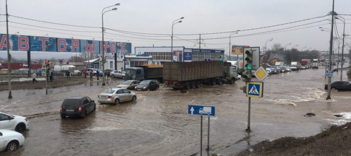Около 300 тыс. человек остались без воды в Воронеже из-за коммунальной аварии
