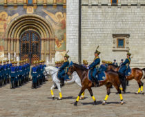 В Кремле пройдет церемония развода пеших и конных караулов президентского полка