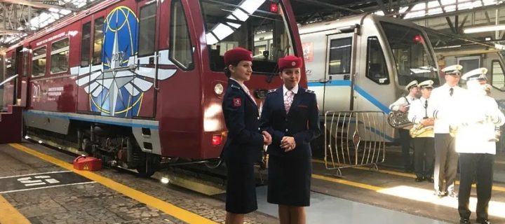 Тематический поезд запустили в московском метро к юбилею Минтранса РФ