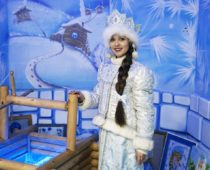 Снегурочка объявила в Костроме конкурс новогодних масок