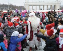 Школьники из 17 регионов РФ посетят Москву на новогодних праздниках
