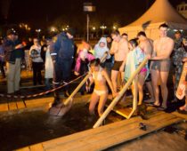 Более 2,5 тыс. человек обеспечат безопасность в местах крещенских купаний в Москве