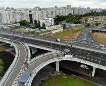 Более 350 км дорог и 100 учебных заведений построят в Москве до 2023 года