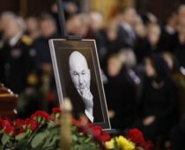 Путин издал указ об увековечении памяти Юрия Лужкова