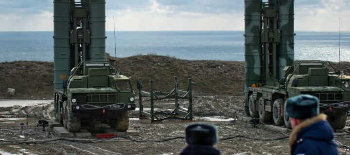 Расчеты С-400 провели учения по противовоздушной обороне в Крыму
