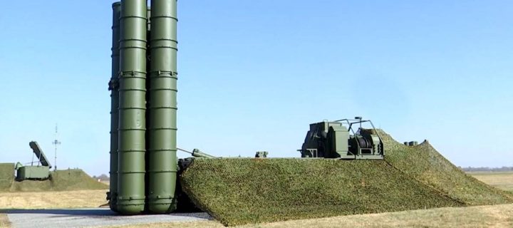 Зенитные ракетные системы С-400 отразили условную воздушную атаку на Москву