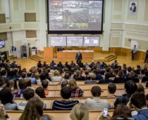 В Москве с 13 июля снимут ограничения на работу школ и вузов
