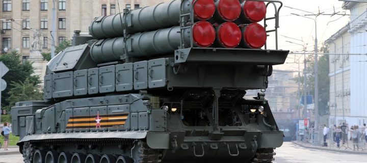 Расчеты ЗРК «Бук-М3» отразили воздушную атаку на учении в Астраханской области