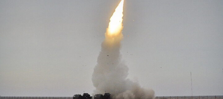 В Астраханской области провели боевые пуски системы ПВО С-400 “Триумф”