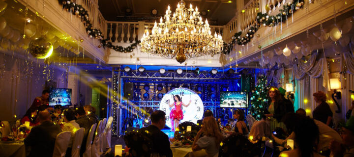 Развлекательные заведения в Москве в новогоднюю ночь будут работать до 23:00
