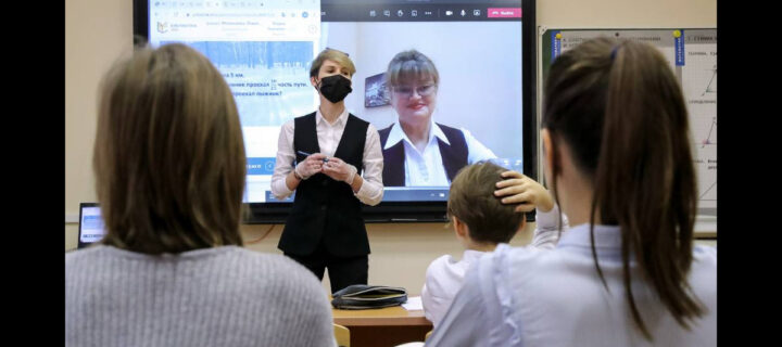 Московские школьники вернутся к очному формату обучения с 18 января