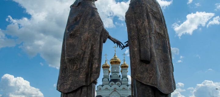 Под Воронежем установили один из самых масштабных в России памятников святым Петру и Февронии