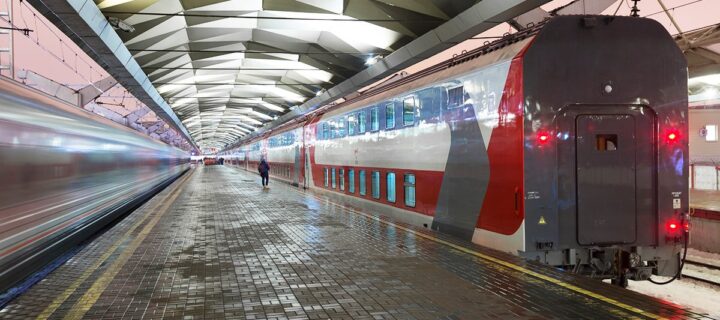Между Петербургом и Москвой запустят дополнительные двухэтажные поезда