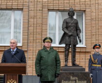 Памятник Александру Невскому открыли в Военном университете МО РФ