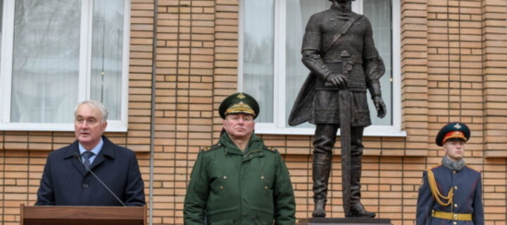 Памятник Александру Невскому открыли в Военном университете МО РФ