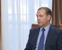 Медведев связал уход иностранных компаний из России с давлением политиков Запада