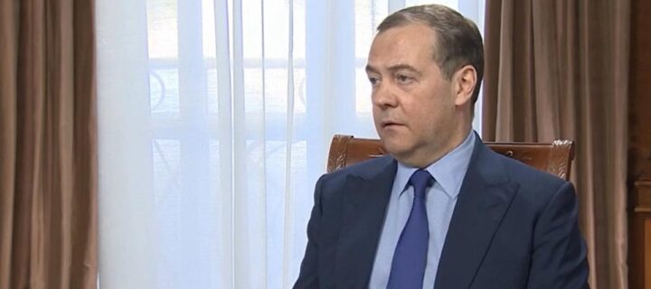 Медведев предложил повысить льготный порог прибыли участников «Сколково»
