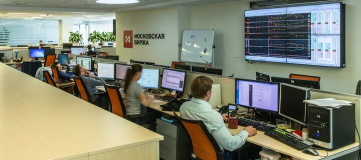 Минцифры и ЦБ обсуждают упрощение выхода IТ-компаний на Московскую биржу