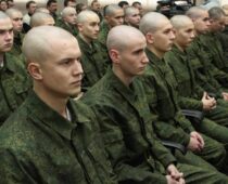 Весенний призыв не связан с операцией на Украине, подчеркнули в Кремле