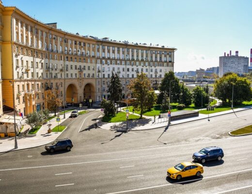 Благоустройство еще одного участка Ленинского проспекта завершилось в Москве