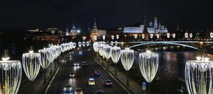 Уличное освещение Москвы перевели на зимний режим работы