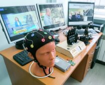 Российские ученые научились управлять компьютером силой мысли