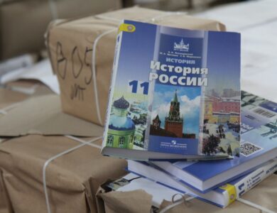 Москва обеспечит учебными пособиями школы и колледжи Донецка и Луганска