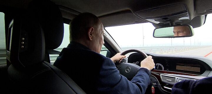Путин проехал по восстановленному после теракта Крымскому мосту