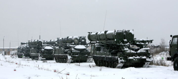 Батарея системы ПВО С-300 отработала защиту важных объектов в Подмосковье
